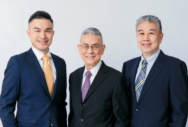 由左至右依序為:和椿科技副董事長張以昇、和椿科技董事長程天縱、和椿科技總經理朱鋑隆,共同說明和椿科技AI機器人布局與解決方案定位。