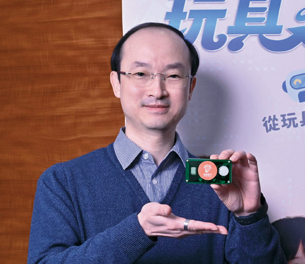 創意點子創辦人暨執行長陸意志表示,人設型語言模型透過嚴格資料邊界與低延遲架構設計,讓AI玩具兼顧情感互動深度與內容治理需求,逐步拓展陪伴型應用的實務可行性。
