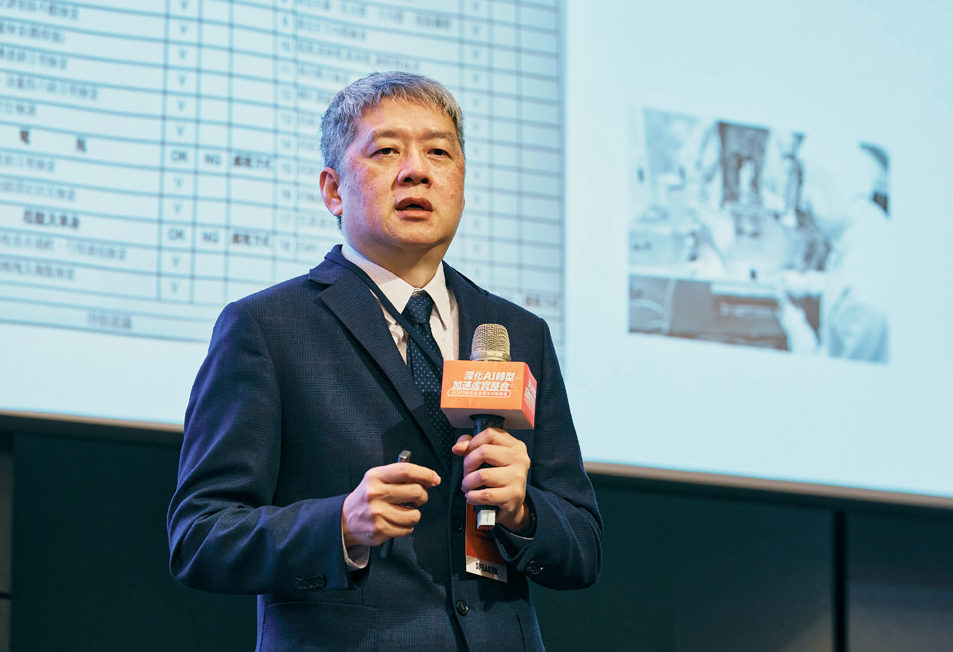 智慧製造產業顧問陳盈宏表示,運用AI即時分析銷售數據與市場需求,企業能夠動態調整生產計畫,確保產能最佳化