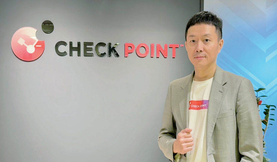 Check Point資安傳教士楊敦凱指出,面對AI代理融入工作流程,企業應導入安全MCP伺服器與runtime防護引擎,化解流量不可視及提示詞攻擊等治理難題。