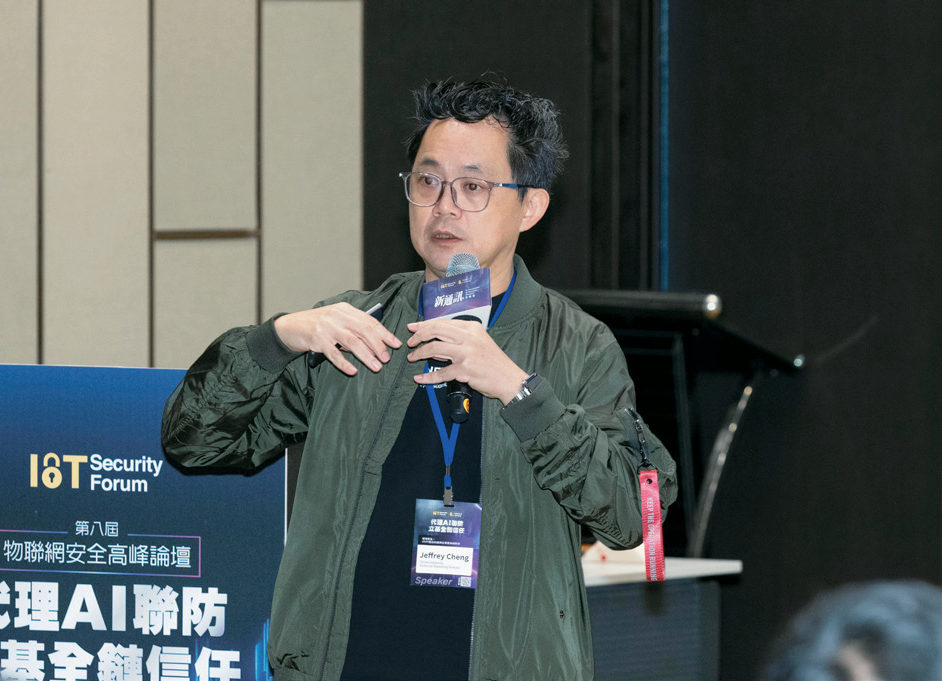 TXOne Networks(睿控網安)技術行銷協理鄭朱弘毅建議,OT場域資安可善用AI與機器學習建立行為基線,結合資產導向風險評估,來強化營運韌性。