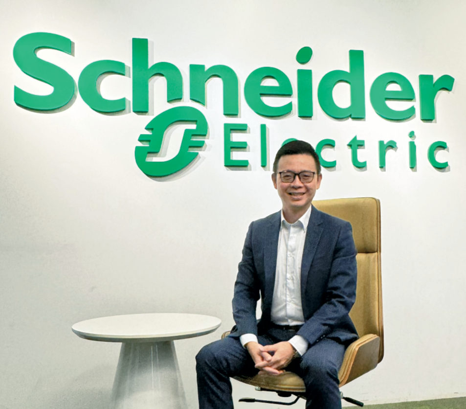 施耐德電機關鍵電力事業部總經理魏仕杰表示,AI機櫃功率密度持續攀升,企業須串聯電力、冷卻、設備與營運資料,透過數位孿生、預測分析及全生命週期管理,提升容量規畫與基礎設施決策能力。