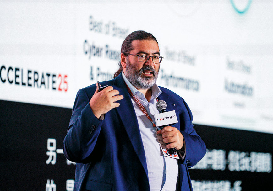 Fortinet全球技術長兼工程副總裁Filippo Cassini指出,AI在資安領域的角色已不再只是輔助性的工具,而正逐步演進為具備主動判斷與跨系統協同的Agentic AI,成為現代化資安基礎建設的核心元件。