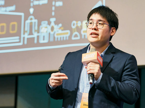 銓鍇國際解決方案部雲端顧問鍾文哲表示,製造業的升級轉型將更加依賴數據驅動,企業可善用雲端與AI技術,在競爭激烈的市場中贏得競爭力