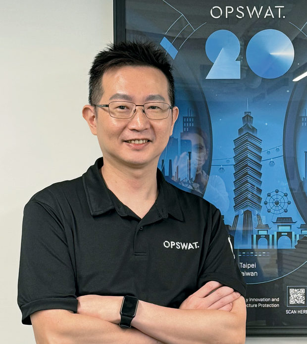 OPSWAT北亞區技術顧問周裕華指出,為了簡化資料治理複雜度,OPSWAT近年積極發展平台化解決方案,以MetaDefender為基礎整合自家與第三方技術,形塑可擴充、可視化、可稽核的防護架構。