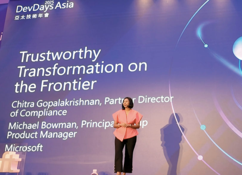 微軟Windows與裝置事業群合作夥伴合規業務總監Chitra Gopalakrishnan表示,AI不再只是輔助工具,而是企業營運中樞的一部分。唯有在信任架構之上,才能真正成為推動創新與競爭力的引擎。