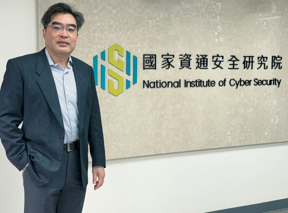 國家資通安全研究院院長林盈達強調,資安治理不能只靠人工彙整報表,而要用平台把資料流與風險指標串起來。透過可視化儀表板與自動化檢核機制,才能支持跨機關的聯防協作。