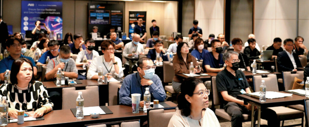 網管人雜誌於6月25日舉辦「醫療資安防禦與韌性實務論壇」,邀請各界專家分享如何打造醫療轉型雙防線,現場學員專心聆聽。