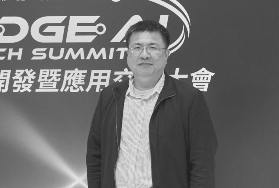 滿拓科技執行長吳昕益認為,邊緣AI部署面臨的四大挑戰:大型模型難以落地、算力限制、計算與記憶體雙重瓶頸,以及軟硬體之間的斷層。